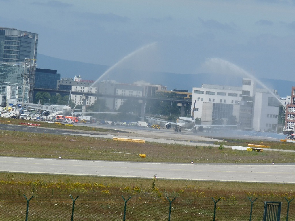 Mongolian airlines nach der Erstlandung bei der Wasserdusche