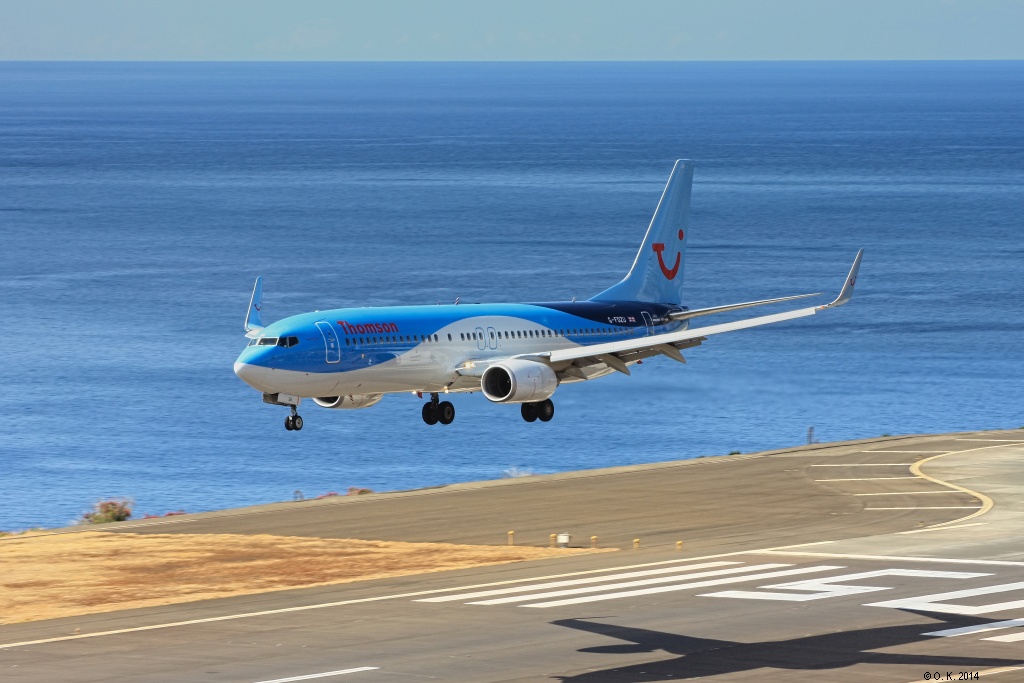 Thomson, Boeing 737-800, G-FDZU