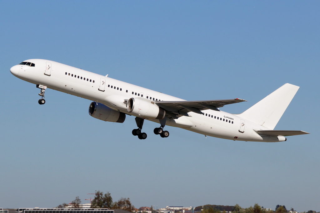 Titan Airways Boeing 757 (G-POWH)