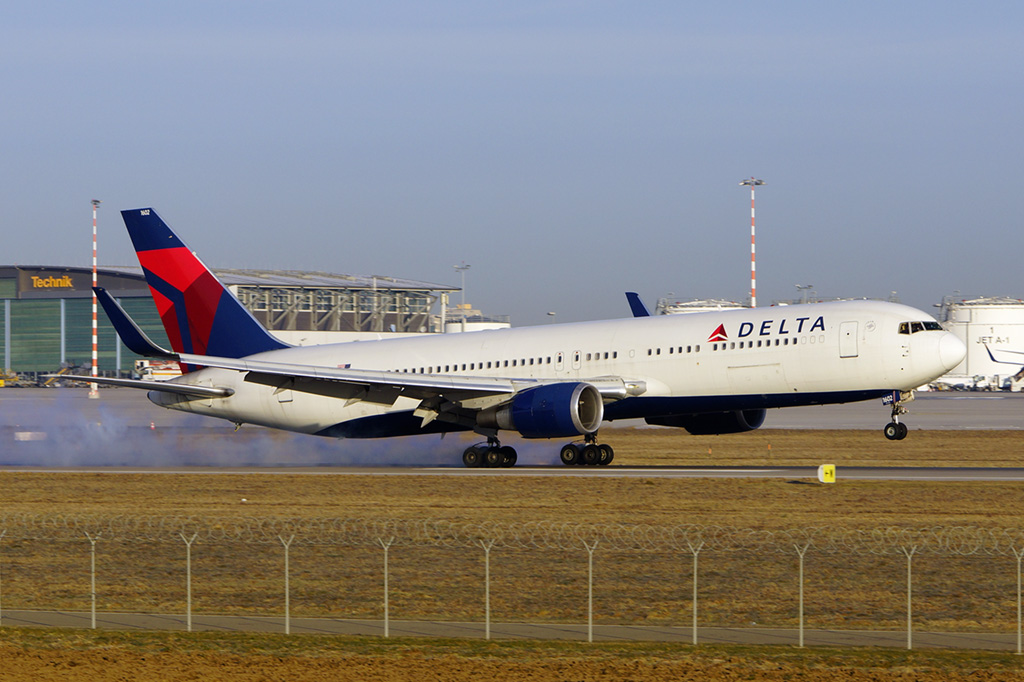 Delta 767 N1602