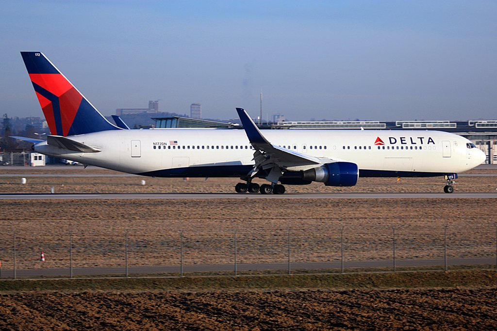 Delta, N172DN, B 767-332
