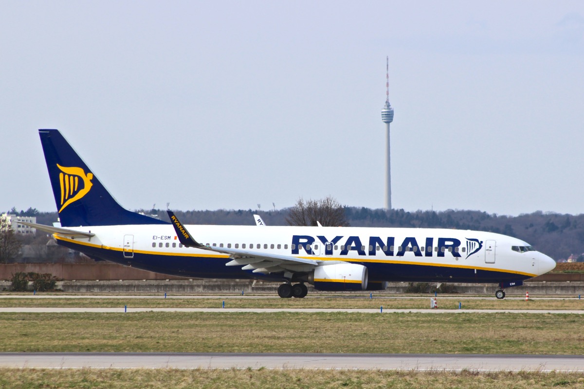 Ryanair FR3247 (Kennzeichen: EI-ESM / Boeing 737-8AS) von Stuttgart nach Manchester (Take-off 16.07 Uhr)
