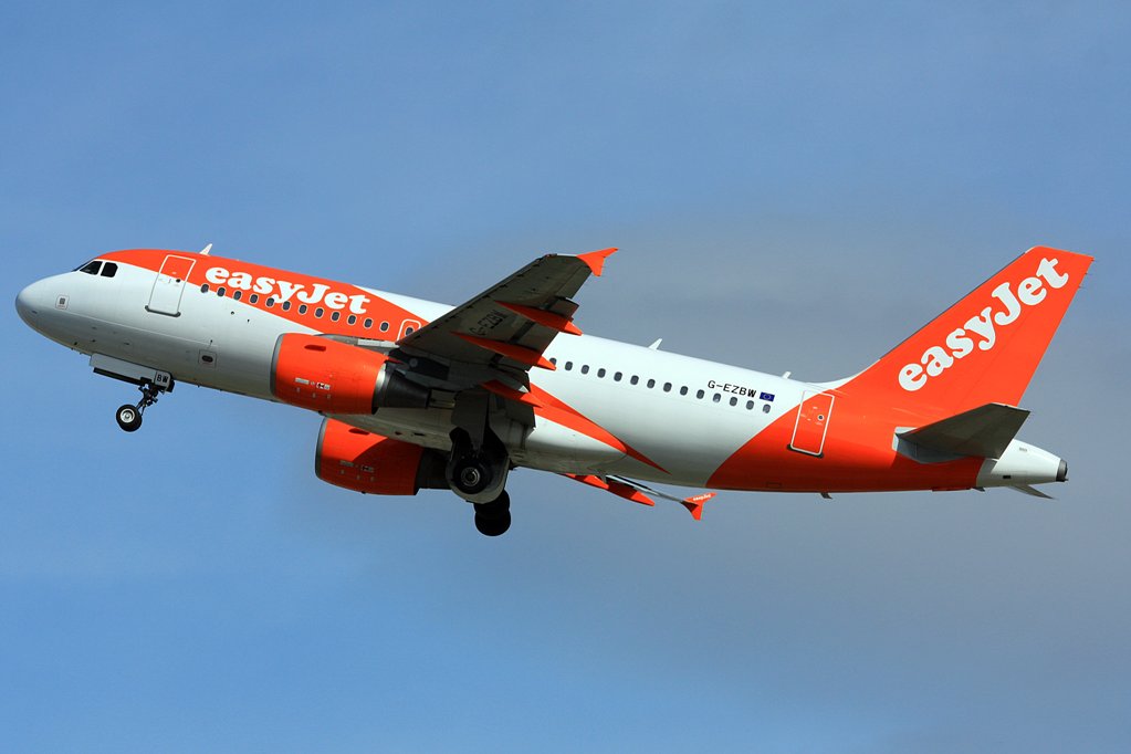 G-EZBW, Easy Jet A 319-111 mit neuem Design