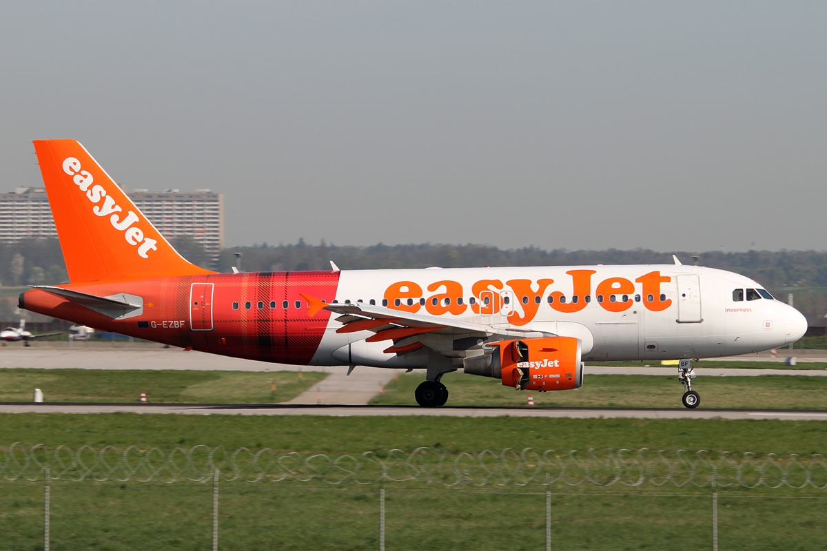 easyJet Airbus A319-111 G-EZBF