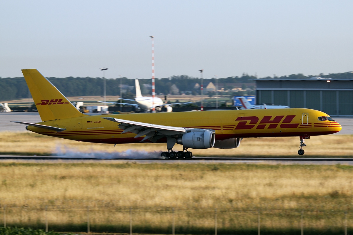 DHL (European Air Transport) Boeing 757-236(SF) D-ALEB