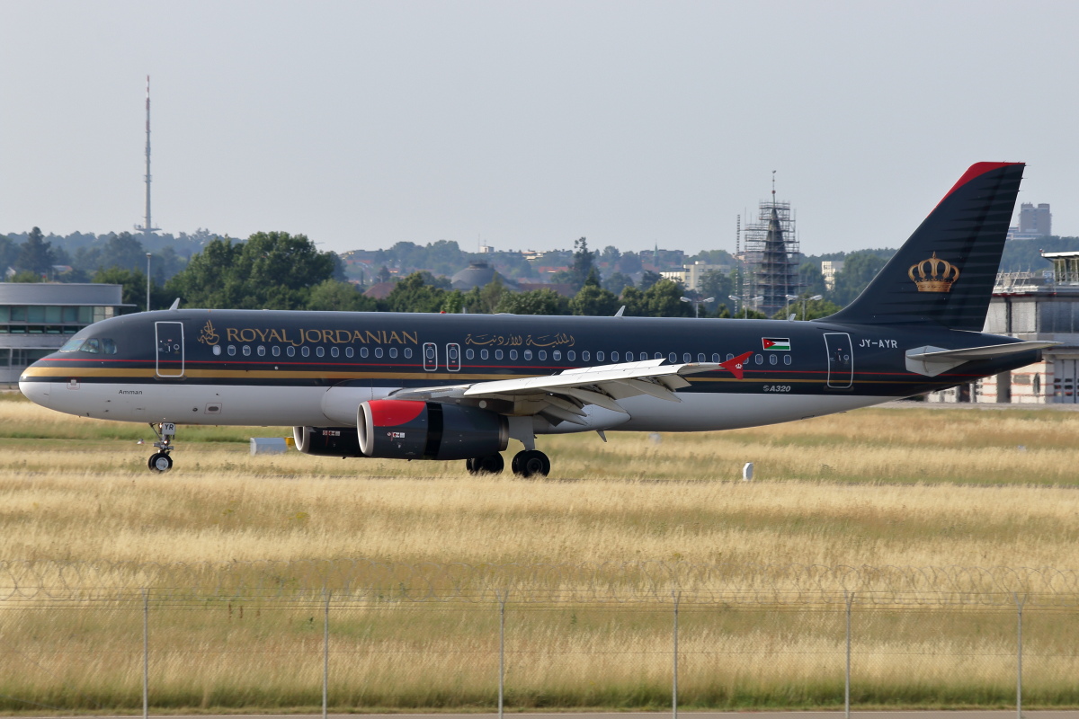 JY-AYR_Royal Jordanian_A320-232.JPG