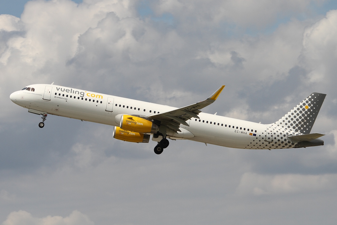 Vueling Airbus A321-231 EC-MHA