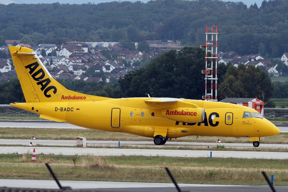 pics (2).JPG (359.14 KiB) 4744 mal betrachtet ADAC Ambulance (Aero-Dienst) Dornier Do-328 Jet D-BADC