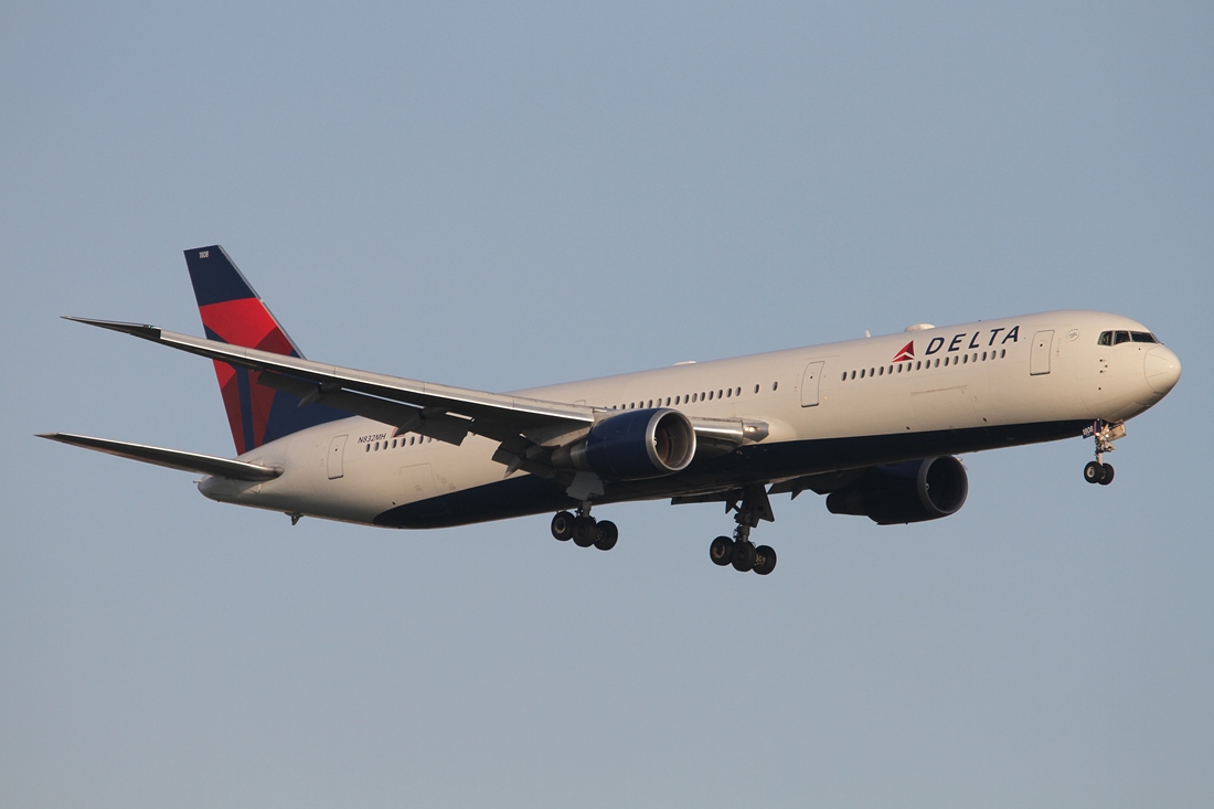 Delta Air Lines Boeing 767-400 N832MH