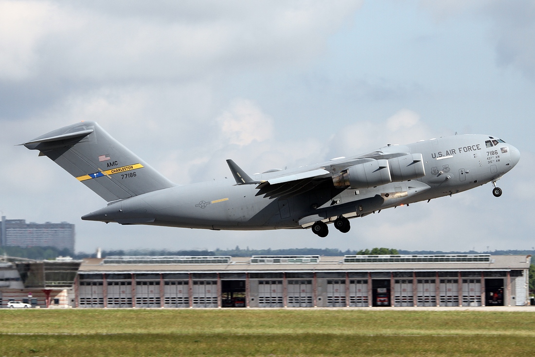 USA - Air Force  Boeing C-17A Globemaster III 07-7186