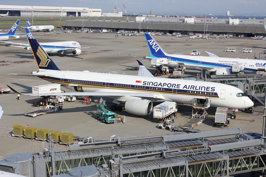 Singapore Airlines A350-900 9V-SMA.JPG