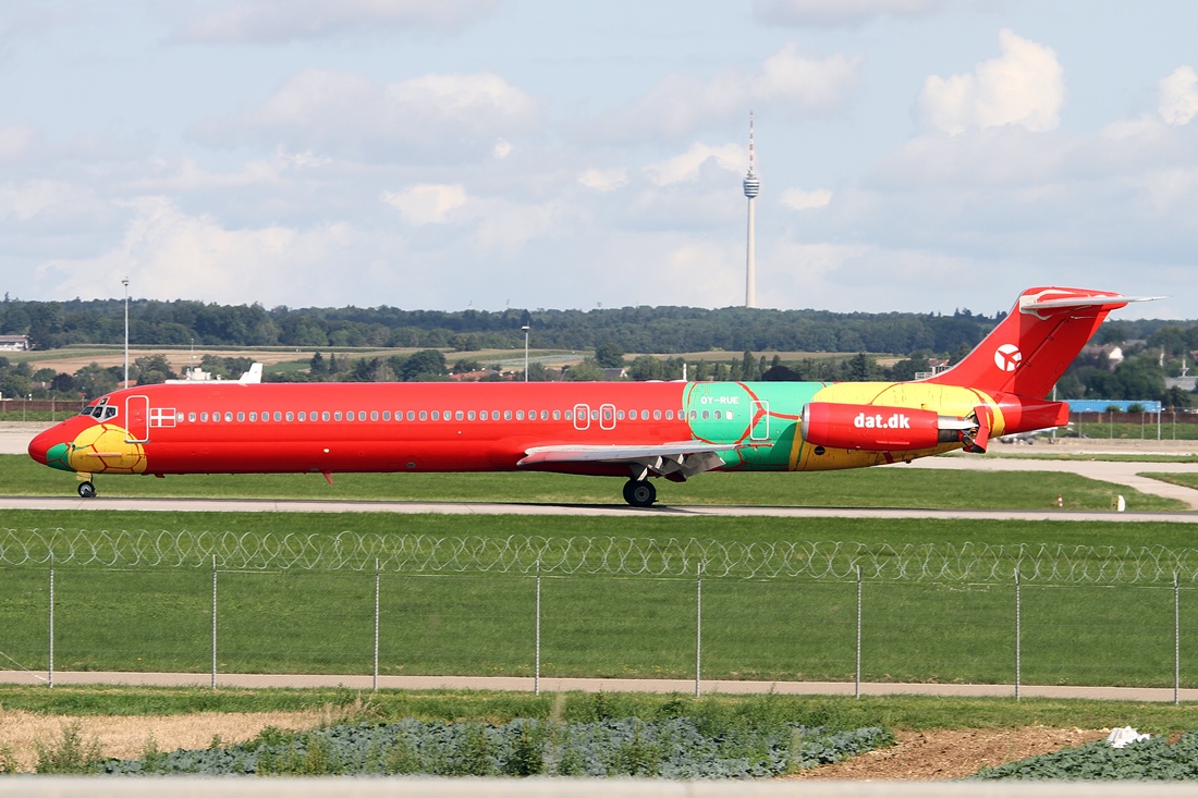 Danish Air Transport (DAT) McDonnell Douglas MD-83 OY-RUE