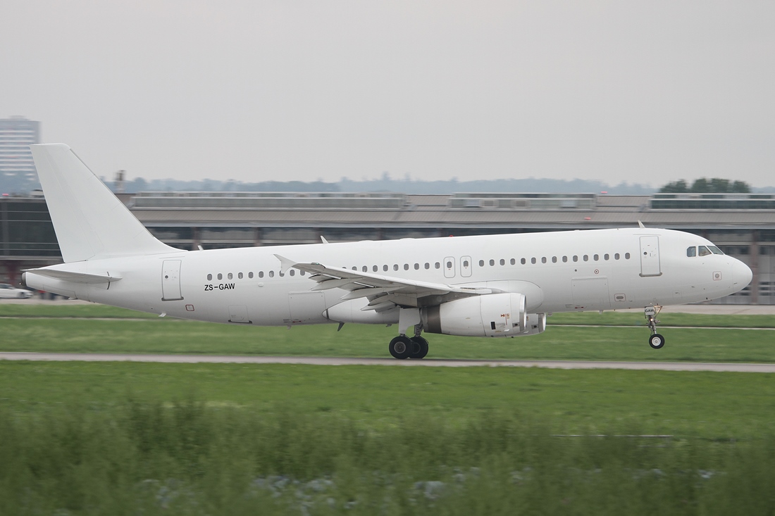 Global Aviation Operations Airbus A320-231 ZS-GAW