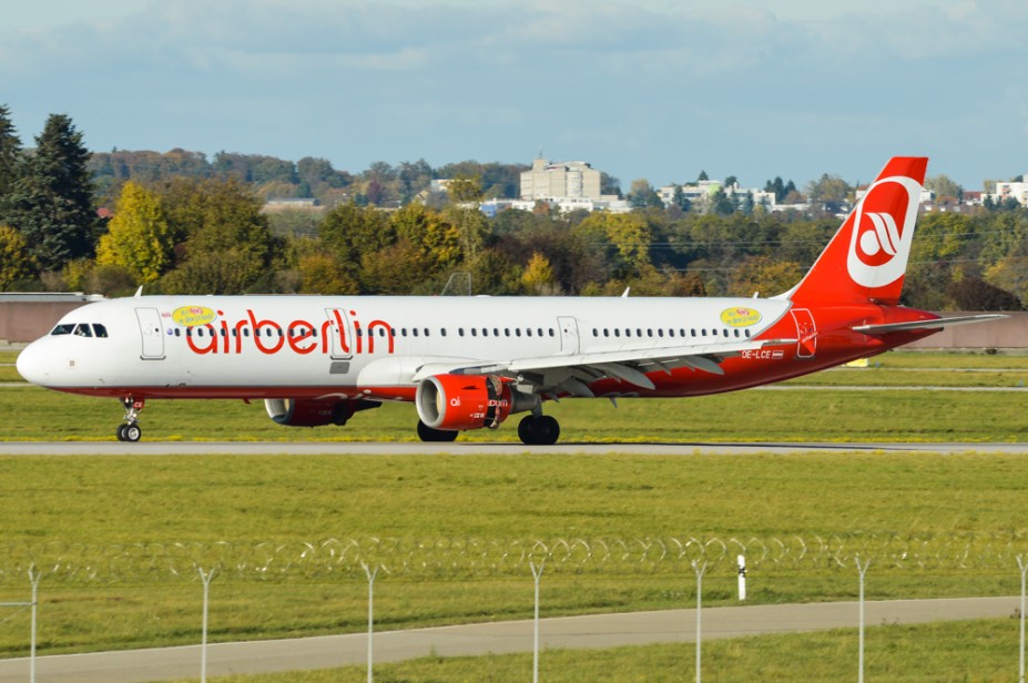 DSC_0198.jpg (623.19 KiB) 2940 mal betrachtet Niki A321 mit Stickern