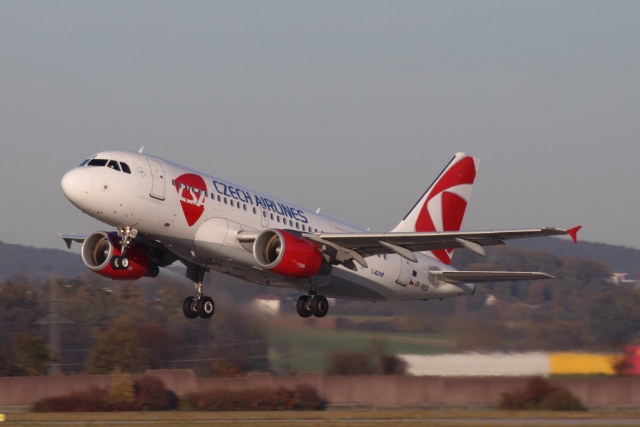 IMG_7962.jpg (416.99 KiB) 10012 mal betrachtet Czech Airlines A319 OK-REQ
