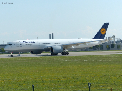 D-AIXBAirbusA350-900StuttgartLufthansaC48W21Y2242xRRTrentXWBFeb2017Law.JPG