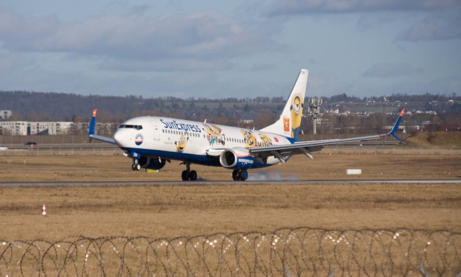 SunExpress  Boeing B 737-8HC TC-SOH