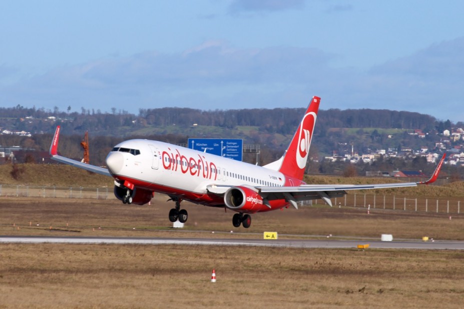 IMG_7428.jpg (568.61 KiB) 5759 mal betrachtet Tuifly B737-800 D-ABKM