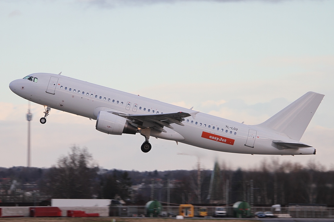 easyJet (SmartLynx Airlines) Airbus A320-214 YL-LCU