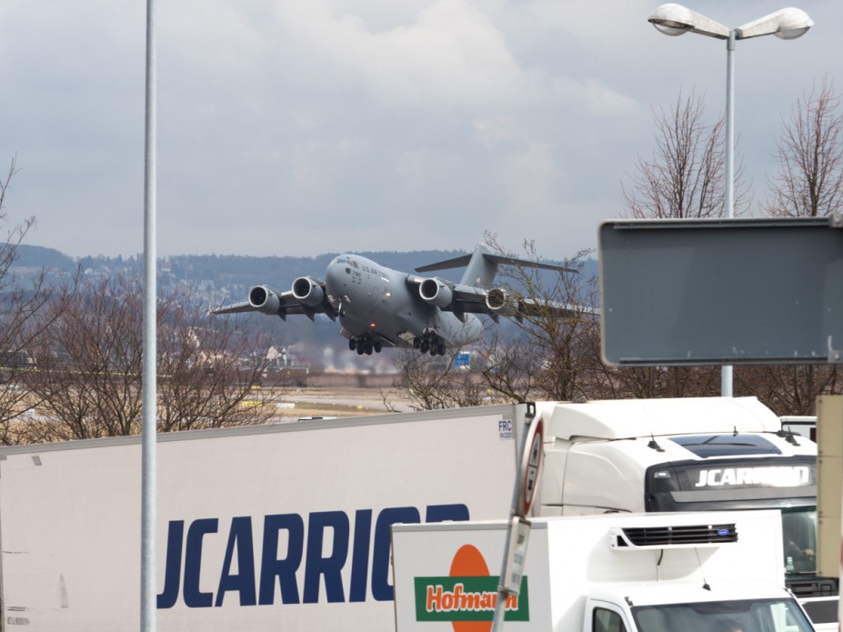 C-17 Globemaster III 2.jpg