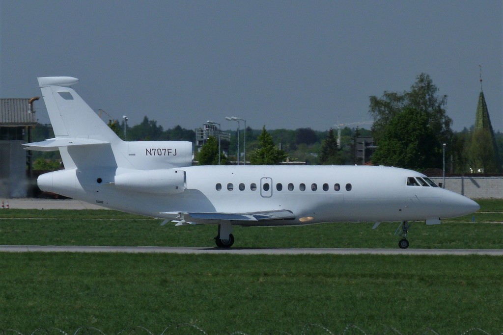N707FJ   Falcon 900