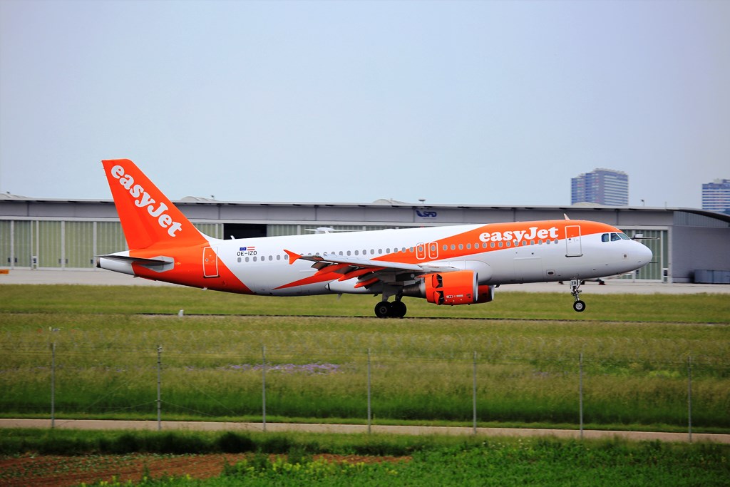 EasyJet Europe - A320<br />OE-IZD (ex.D-ABHK)