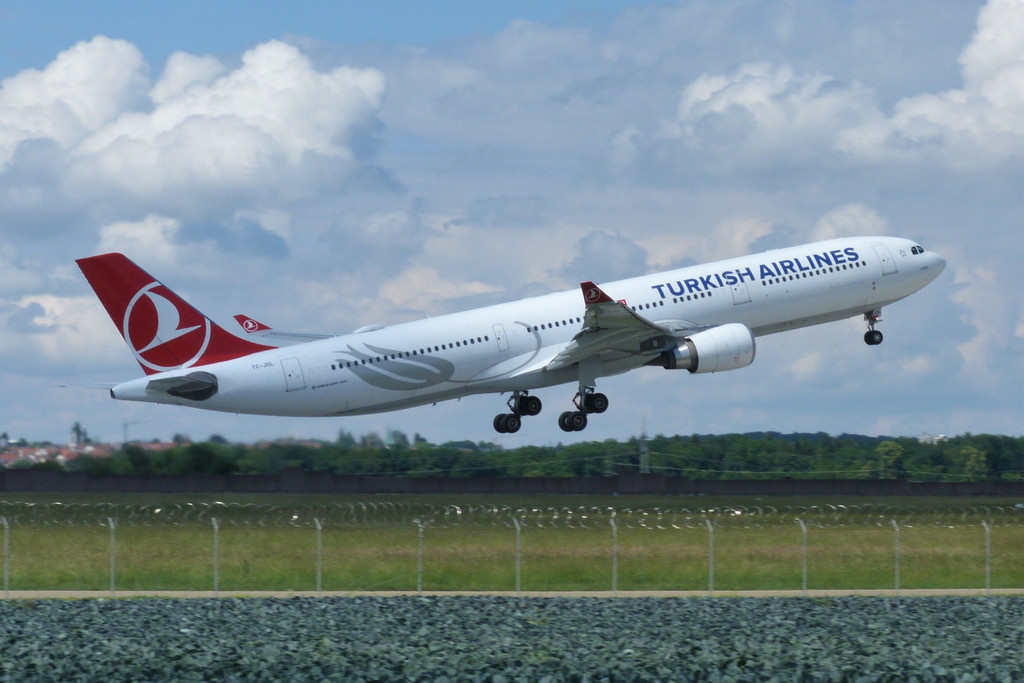 TC-JOL   A330-303   Turkish Airlines