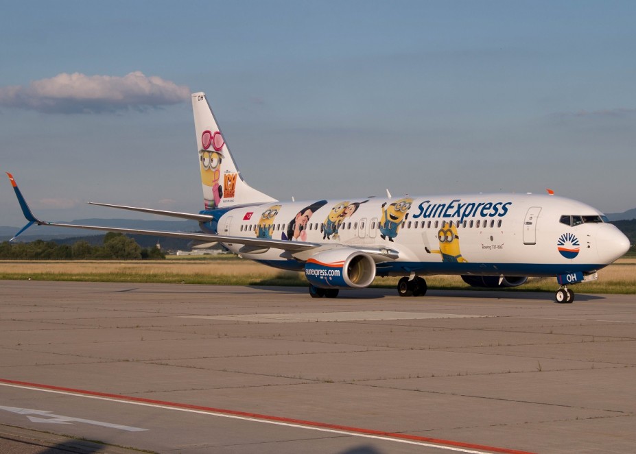 TC-SOH Boeing 737-8HC(WL) von SunExpress mit Minions Livery