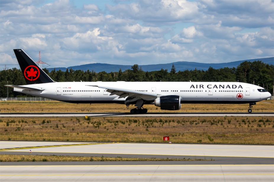 Air Canada / C-FITL / Boeing 777-333ER