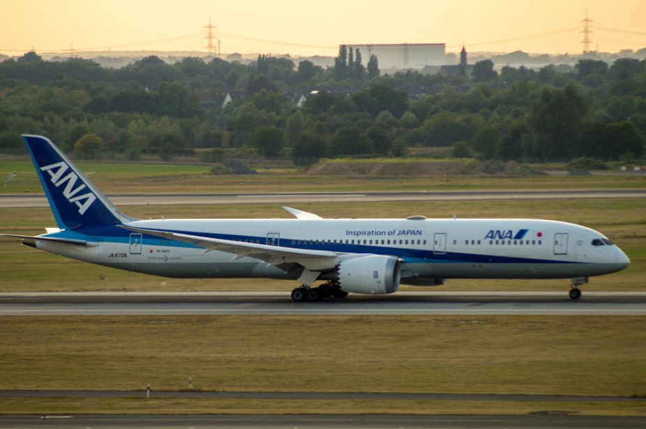 ana-b789.jpg