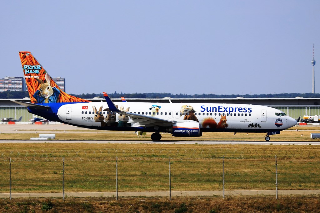 Sunexpress - Boeing 737-800<br />TC-SNY <br />&quot;Peter Hase livery&quot;