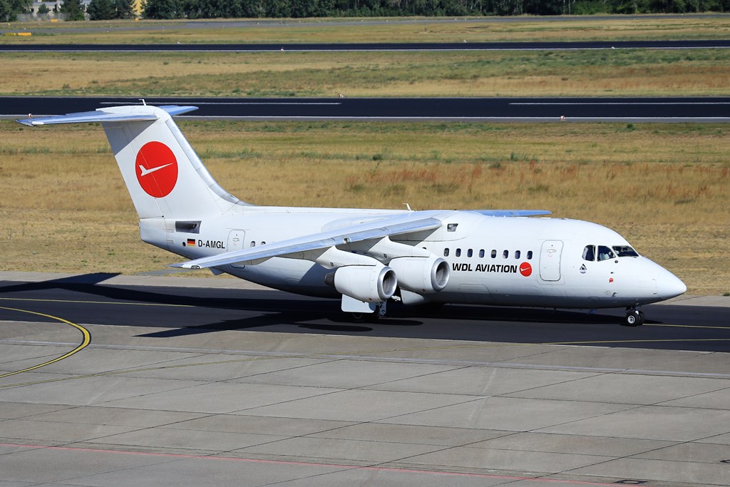 WDL Aviation - BAE146-200