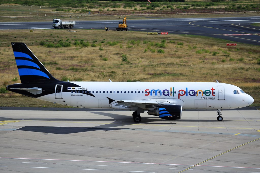 Small Planet Airlines - Airbus 320-200<br />LY-ONJ