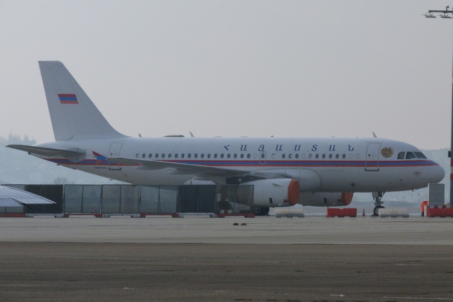 701   Armenisch   A319-100