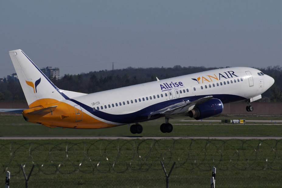 UR-COI    737-4B7     YanAir