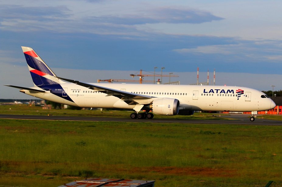 CC-BGG LATAM Airlines Chile Boeing 787-9