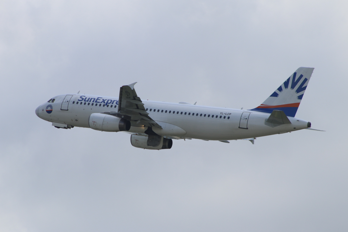 YL-LCP // Airbus A320-232 (17 Jahre alt) // SunExpress // XG3255 nach Burgas