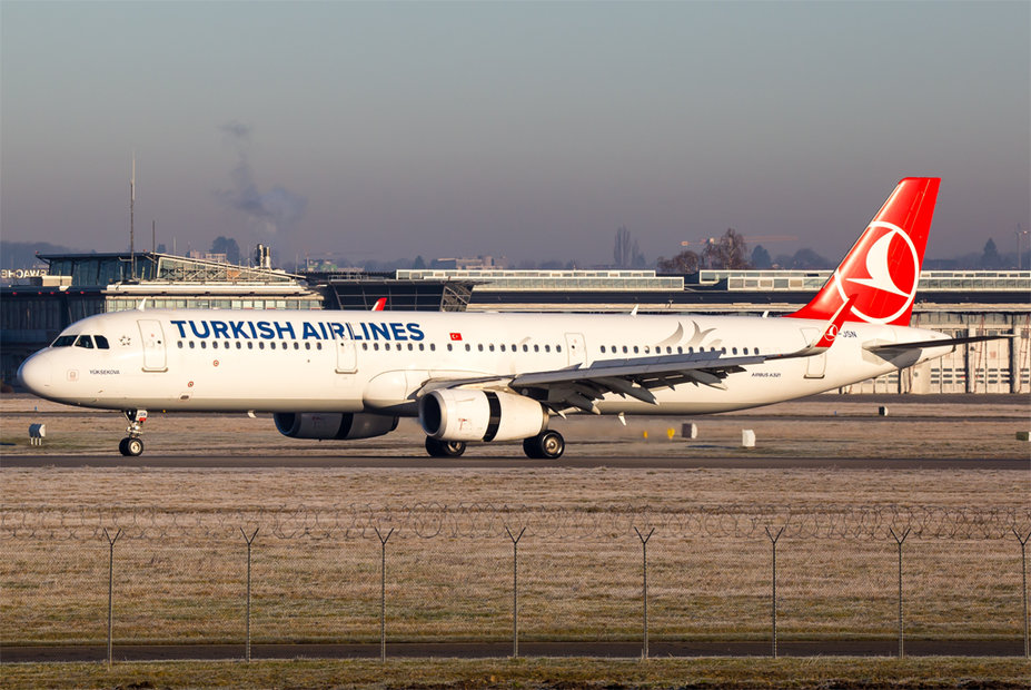 Turkish Airlines / TC-JSN / Airbus A321-231