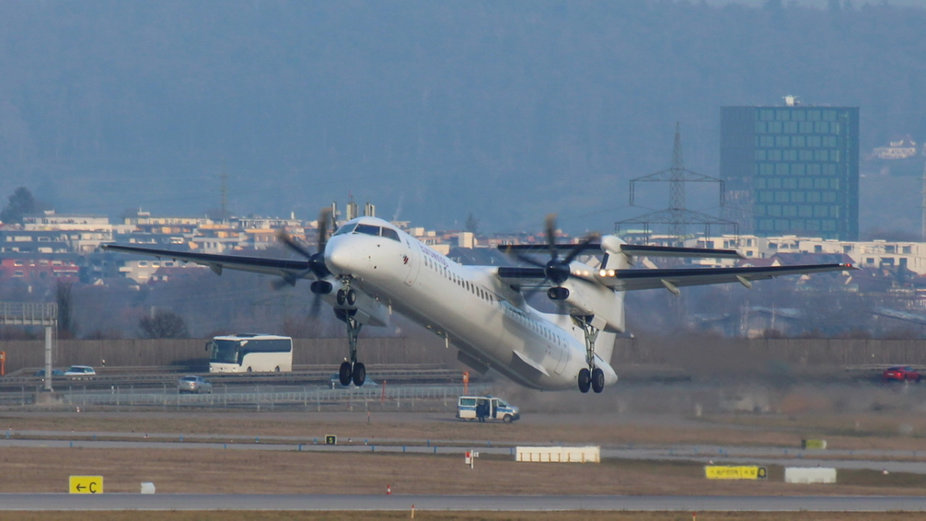 Dash 8