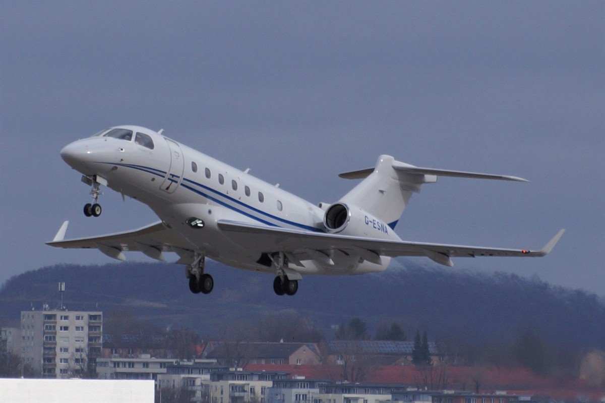 G-ESNA    Embraer Legacy 500