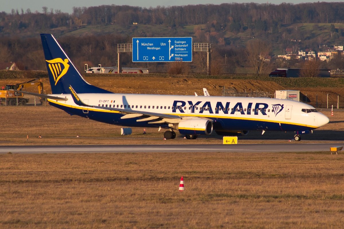 Ryanair EI-DPT.jpg