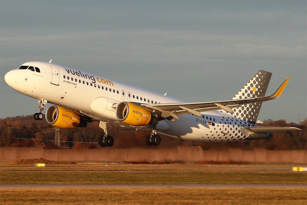 Vueling / EC-LVX / Airbus A320-214