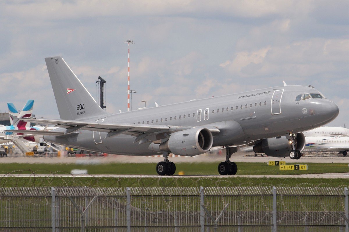 604           A319-212        Hungarian AF