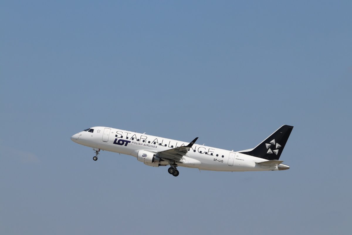 Embraer E175LR