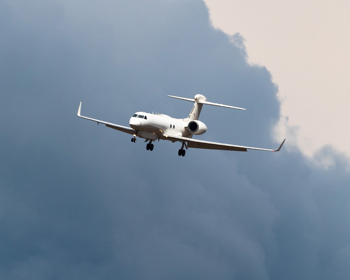Die zweite Gulf legte einen sehr interessanten Approach vor dunklen Wolken hin, eine meiner Lieblingsaufnahmen des Tages.
