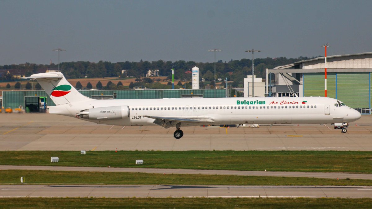 Bulgarian Air Charter mit MD-82