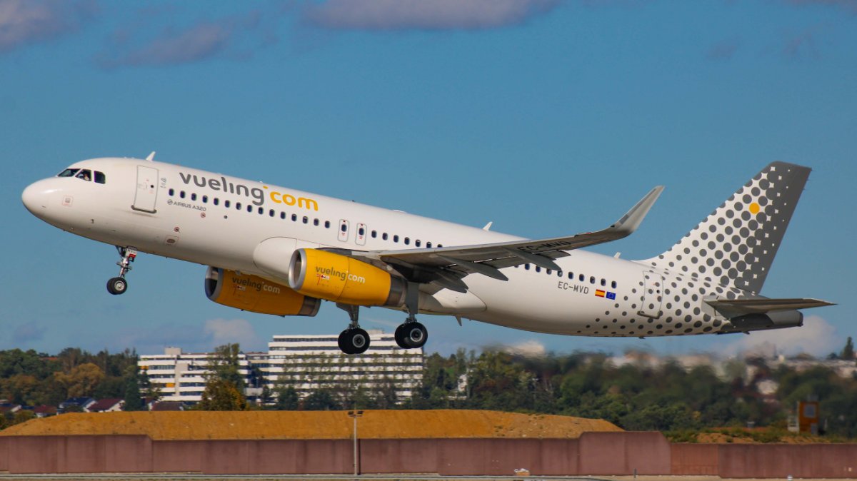 Vueling A320 EC-MVD