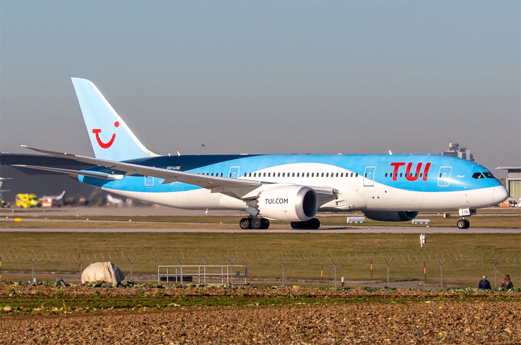 TUI / OO-LOE / Boeing 787-8 Dreamliner
