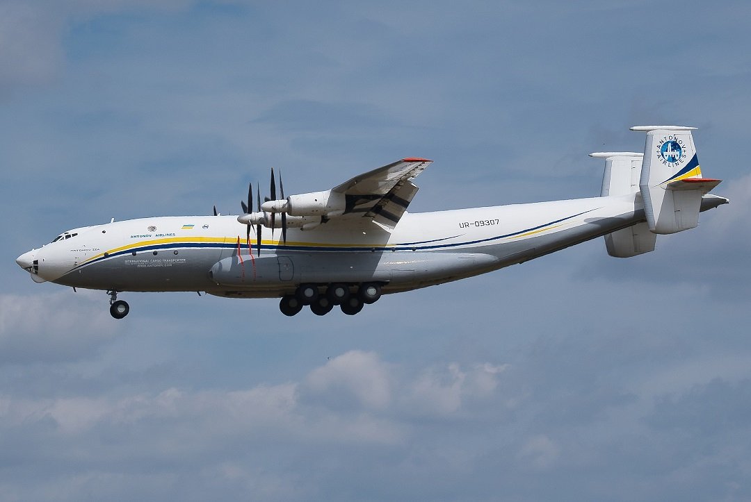 AN-22A UR-09307.jpg