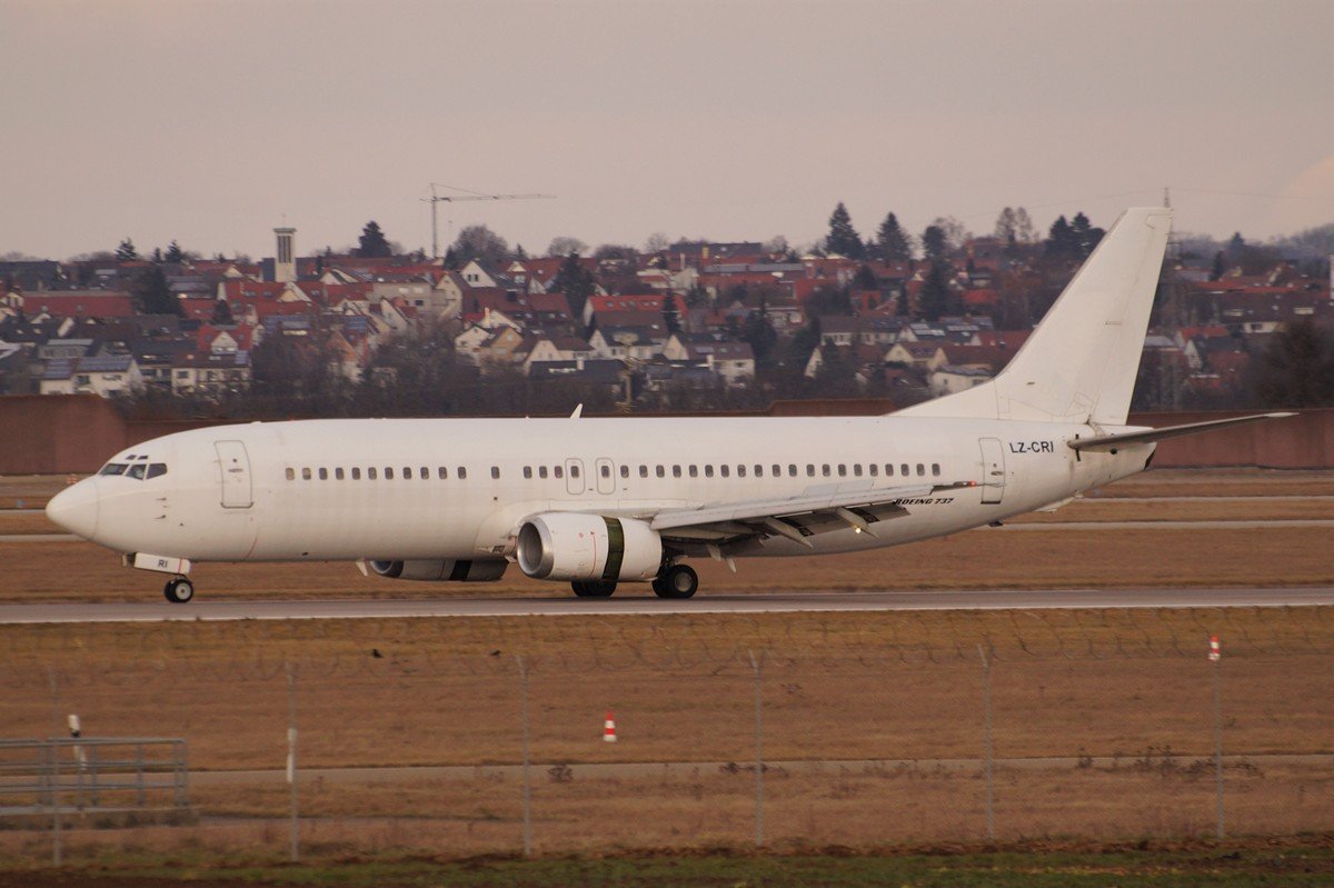 LZ-CRI      737-446      GP Aviation